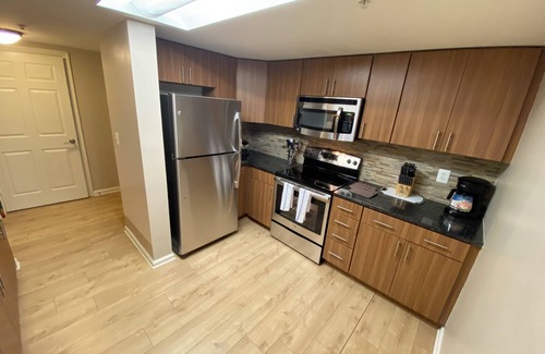 Arlington Apartment | New 2BR/2BA Apt. with Sunroom in DC/VA - Tons of Amenities-Fully Furnished!