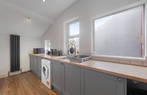 Heaton House | New 2BR in biddlestone road