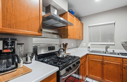 Golden Hill House | New 2br near downtown