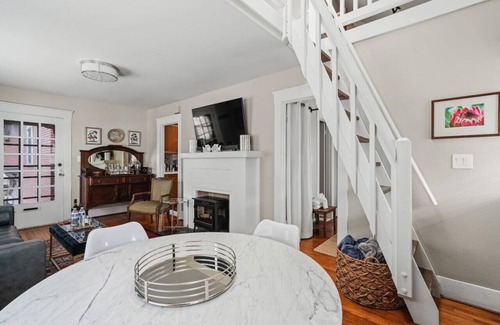 Golden Hill House | New 2br near downtown
