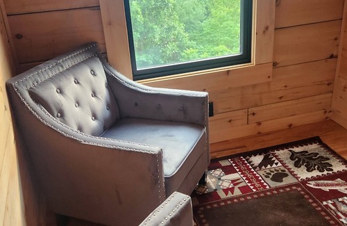 Bakersville Cabin | New 3-bedroom NC mountain cabin with million dollar view & N. Toe River access