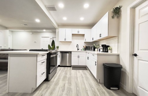Lancaster House | New 3 BR, Gated Parking, Sleep 8, Walk to BLVD