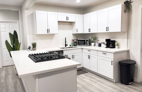 Lancaster House | New 3 BR, Gated Parking, Sleep 8, Walk to BLVD
