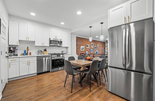 Hoboken Apartment | NEW 3BR/2Bath, 5 Beds, 10 Min to NYC-Sleeps 7