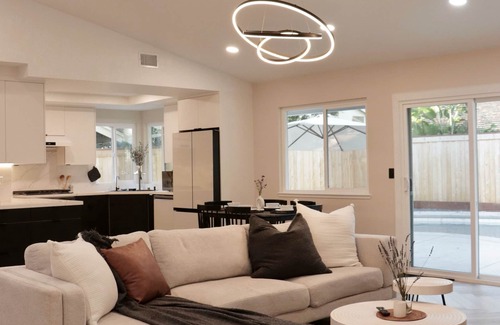South Natomas House | New 4-Bedroom House with Pool, Jacuzzi-Prime Location Near Downtown and Airport!
