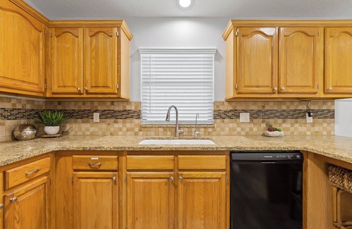 Palm Bay House | New! 4 Bedroom w/Private Heated Pool! Pool Table! 4 TVs