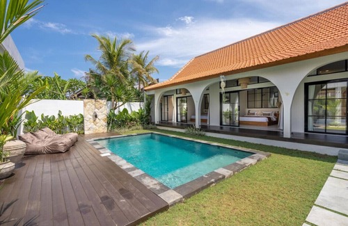 Batu Bolong House | New 4BDR - Villa Larona Canggu