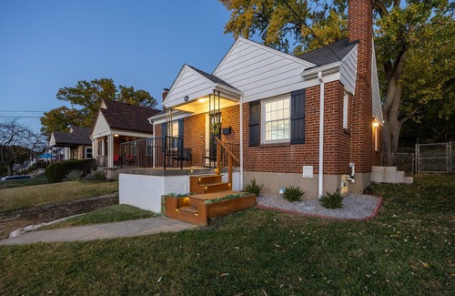 Golf Manor House | New 4bed, Fire Pit, Deck, Coffee Bar