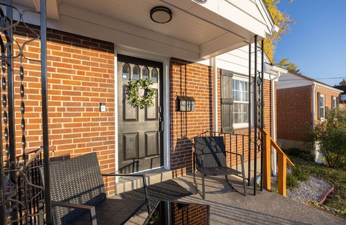 Golf Manor House | New 4bed, Fire Pit, Deck, Coffee Bar