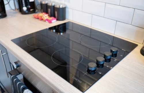 North Shields House | New! 4BR in Spencer Street