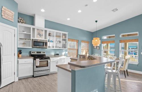 Port Aransas House | New 5 BDRM W/Pool, Observation Deck Walk to Beach!
