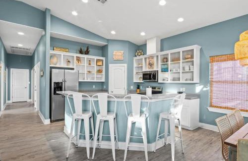 Port Aransas House | New 5 BDRM W/Pool, Observation Deck Walk to Beach!