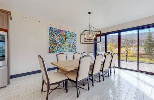 Windham House | NEW 5 Bed 5 1/2 Bath Townhouse Walk To Skiing! 900 sq ft Of Mountan View Decks!