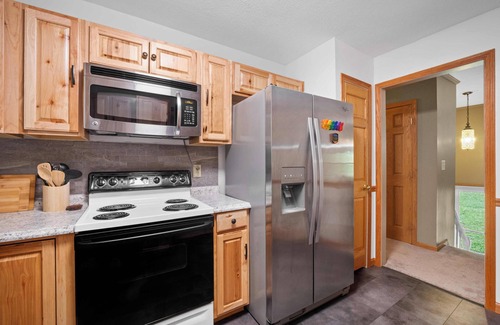 Summersville House | NEW 5 min to Summersville Lake I Hot Tub I Game Room I Grill I Fire pit