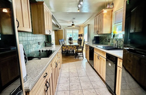 Groveland House | ! New 5 star Listing Large Family Friendly, Yosemite, Hot-tub, Lake, Golf!
