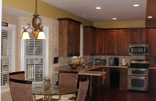 Woodfin House | New 5k sq ft 2 acre Art and Craft Country Retreat 5 miles from dwntwn Asheville