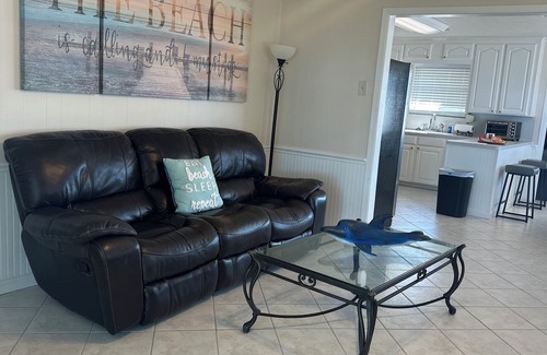 Bacliff House | New 6 person hot tub for relaxing and watching sunset across the bay.