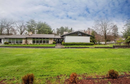 Ellenville House | NEW! 8BR Catskills Retreat: Hot Tub-Pool Skiing-Fireplace-WiFi-Mountain Views
