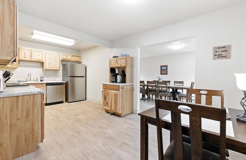 Bayshore - Klatt House | NEW! Anchorage 5BR Retreat Hikes, City & Comfort