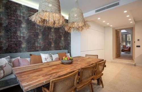 Grenelle Apartment | New Art Gallery Loft in the Heart of Paris 15