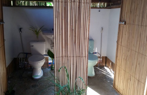 El Nido Bed & Breakfast | New Bamboo Chalets. Private rooms at hostel prices. Close to beach and town.