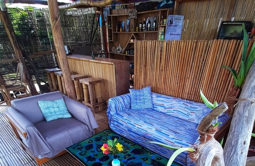 El Nido Bed & Breakfast | New Bamboo Chalets. Private rooms at hostel prices. Close to beach and town.