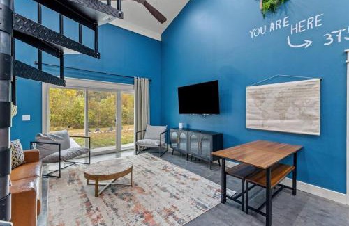 Stanton Villa | New Barndo/Private River Access/2 Private Hot Tub