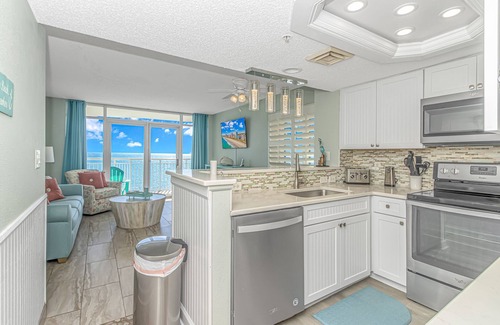 Crescent Beach Condo | New Baywatch, Updated w/Direct Ocean Front Views!