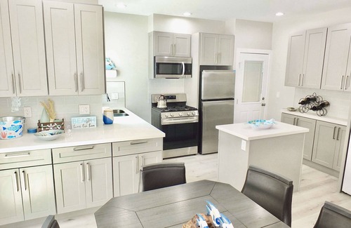 Peninsula Condo | *New* Beach & Bay Retreat | Full of Amenities!
