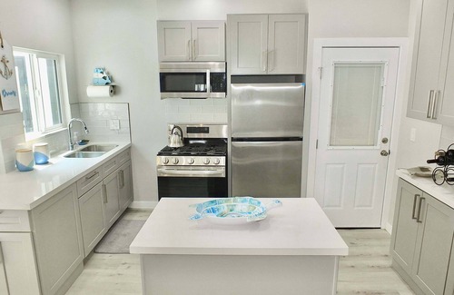 Peninsula Condo | *New* Beach & Bay Retreat | Full of Amenities!
