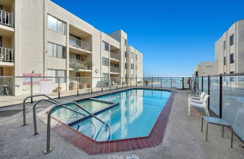Alamitos Beach Apartment | NEW Beach Front Paradise | 31+ Day Stays | Comfort