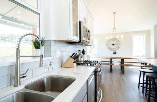 Roads End House | New Beach Home in Roads End, Views, Hot Tub, Fire Pit, 5 Master Suites