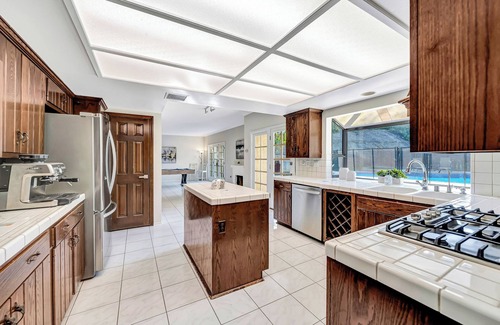 Agoura Hills House | New! Beautiful King Size + Pool!