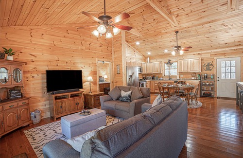 Vein Mountain Cabin | NEW BEAUTIFUL PRIVATE CABIN - 17 miles from Lake Lure & 19 miles from TIEC