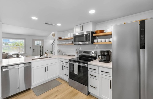 Spring Hill House | *New/Beautifully Remodeled/Waterfront/Pool Home