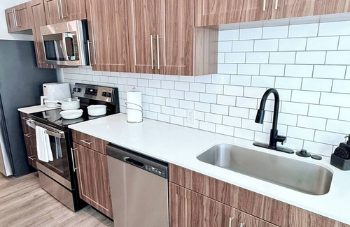 Millcreek Apartment | New Bldg|STUDIO| Patio Access | Pool+Free Parking