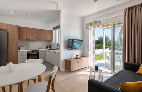 Archangelos Villa | New Brand Villas,Heating Pool, Jacuzzi ,Spa near haraki beach,taverna,market