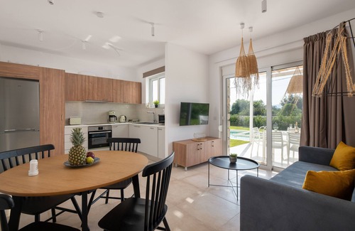 Archangelos Villa | New Brand Villas,Heating Pool, Jacuzzi ,Spa near haraki beach,taverna,market
