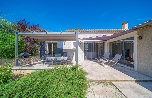 Simiane-la-Rotonde Villa | New, bright house with heated private pool in the heart of Provence