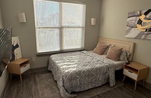 Lindridge-Martin Manor Apartment | NEW Buckhead black and white suite