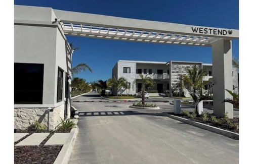 Westwind Condo | New build - 1bd - Gated - Pool Beach and Gym access - Quiet Area