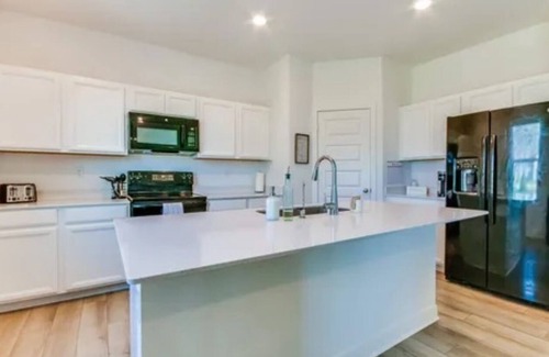 Maxwell House | New build! 4BR, Family+Pet Friendly,nYard+Garage