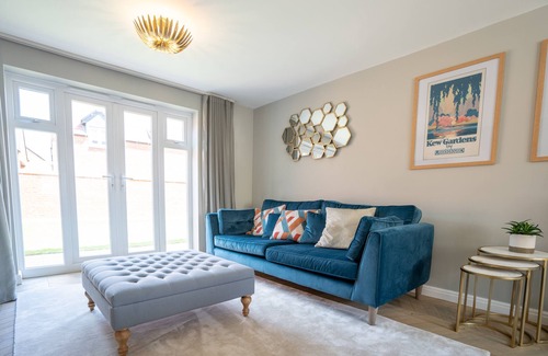 Bicester House | New Build 5 bedroom Detached House with Parking