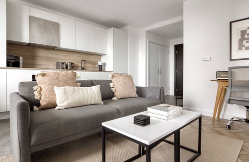Lansbury Apartment | New Build Bromley by Bow Studio w/Concierge, nr Shops, by Blueground