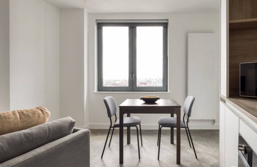 Lansbury Apartment | New Build Bromley by Bow Studio w/Concierge, nr Shops, by Blueground