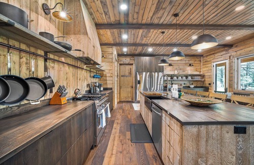 Island Park Cabin | NEW BUILD Luxury Yellowstone House 6 Acres Heat & AC on Creek
