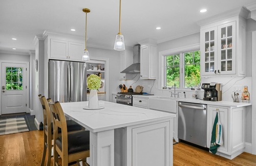 Harwich Port House | New build! Walk to beach, lots of room, great outdoor space