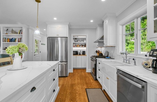 Harwich Port House | New build! Walk to beach, lots of room, great outdoor space