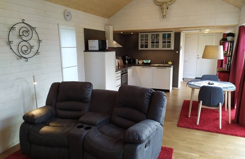 Hultsfred House | New building (2020) for 2 pers quiet location, whirlpool, bed linen and much more incl