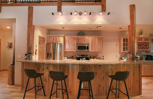 Sierra Pines House | NEW! Cabin in the pines w/kids game room , fire pit and BBQ!